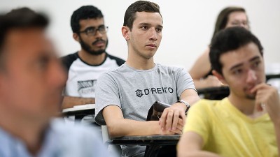 A oficina integra as ações do Programa de Formação do Aluno Pesquisador do CCJ (Foto: Ares Soares/Imagem de antes da pandemia)